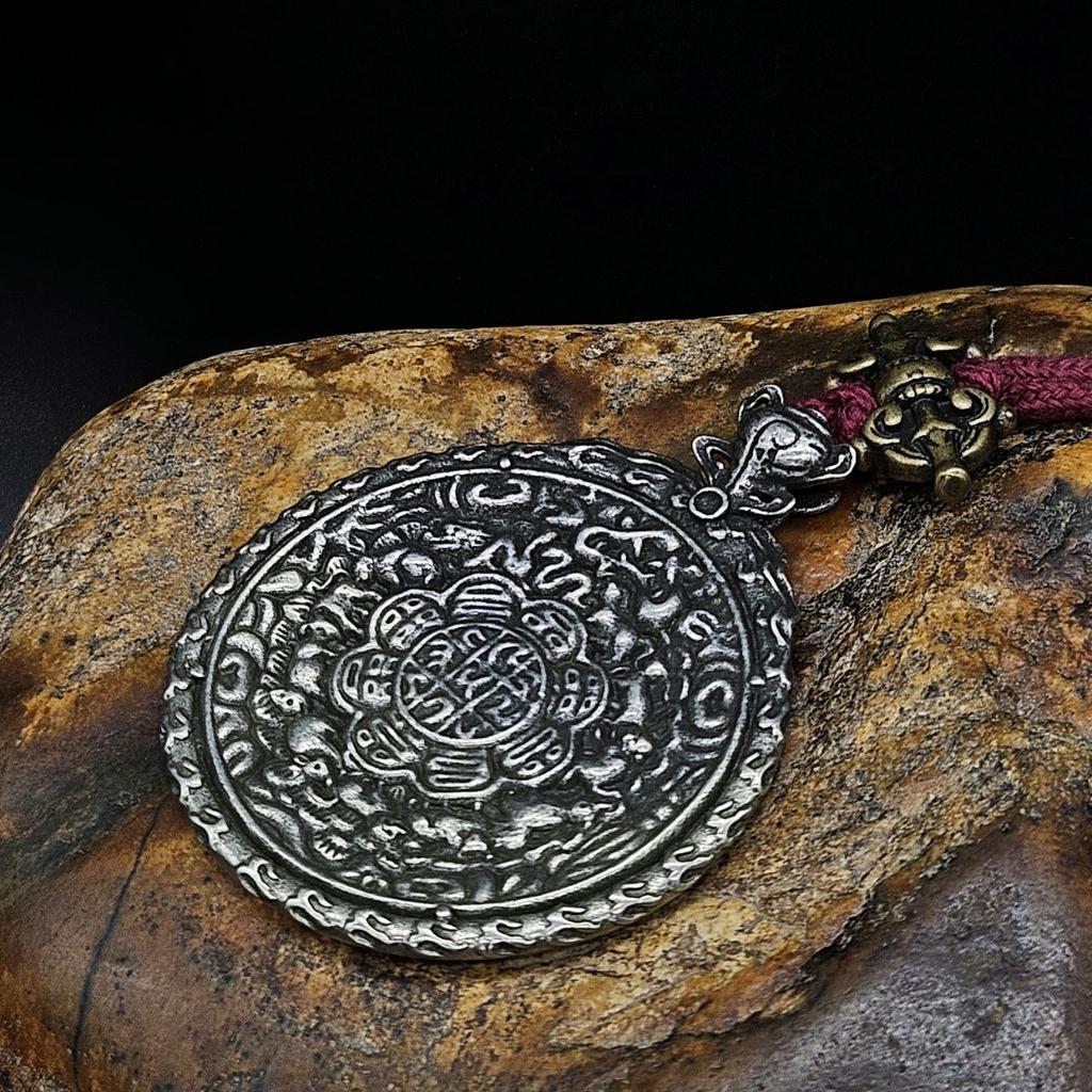 Мелонг с ракушкой и ваджрой