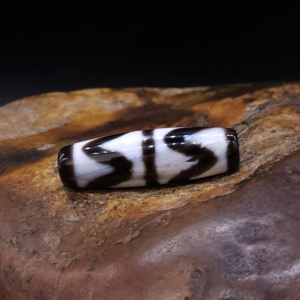 Бусина Дзи Двойные Зубы Тигра N°90