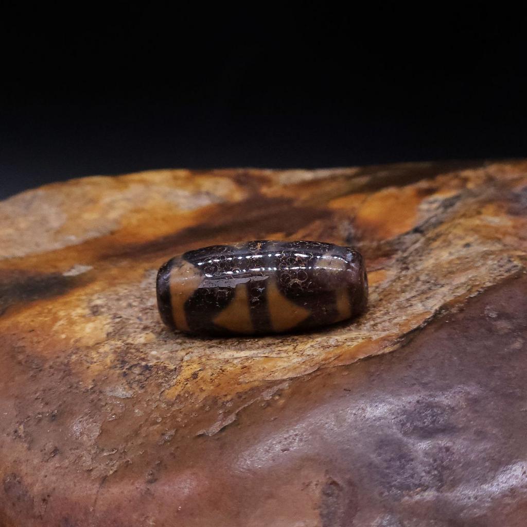 Бусина Дзи Двойные Зубы Тигра N°92