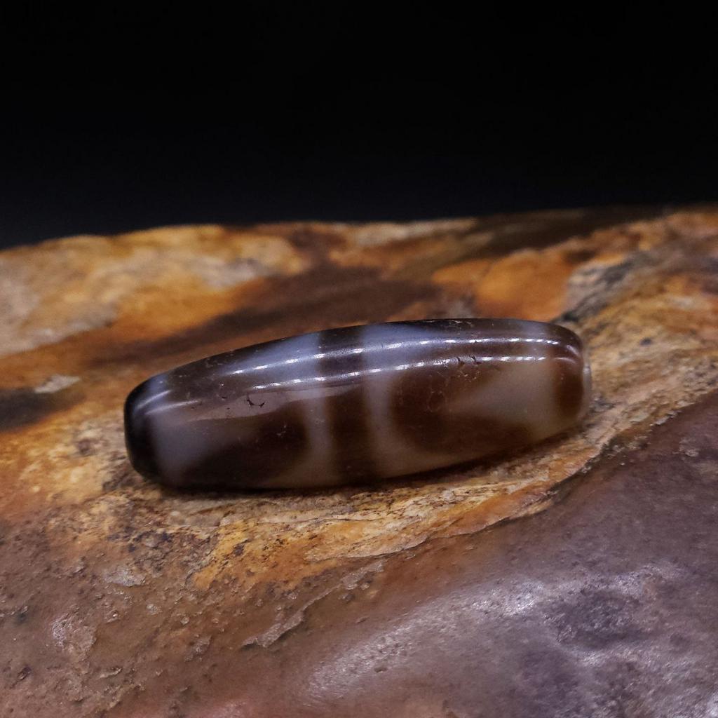 Бусина Дзи Двойные Зубы Тигра N°93