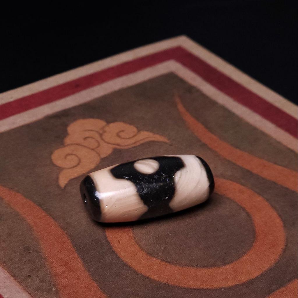 Бусина Дзи Васту N°11