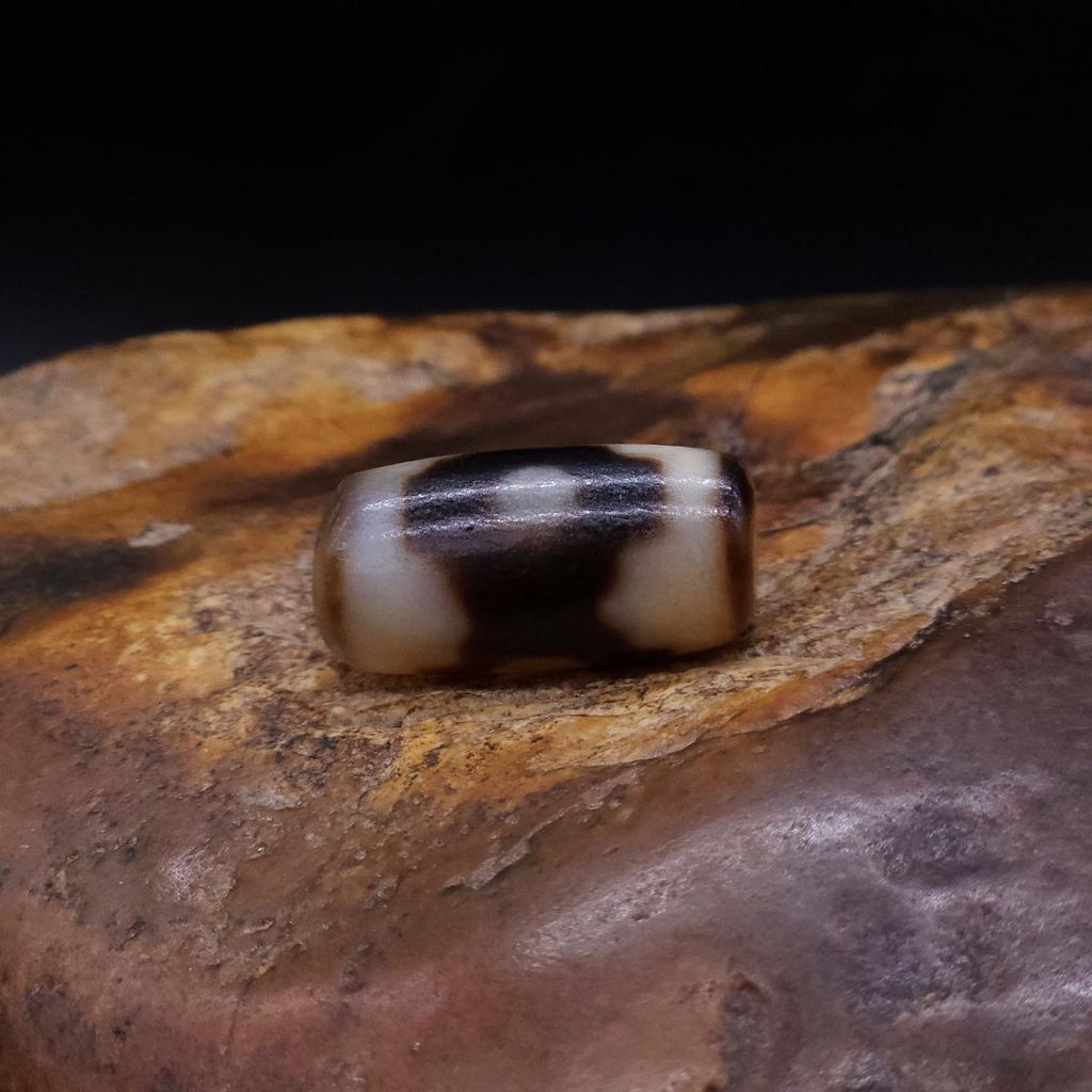 Бусина Дзи Васту N°11