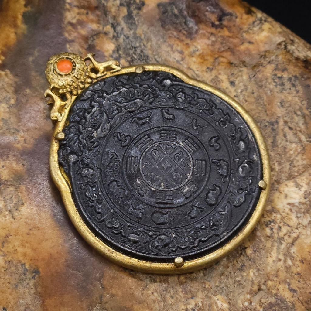 Шаманское зеркало с календарем и оленями