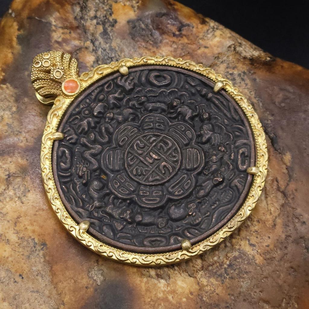 Шаманское зеркало с календарем