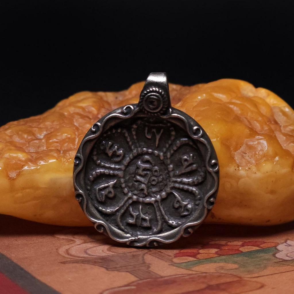 Мелонг с мантрой