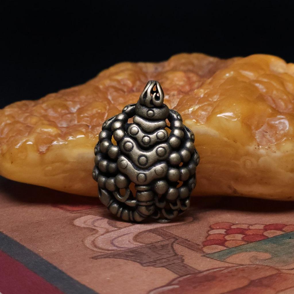 Токча Скорпион из бронзы