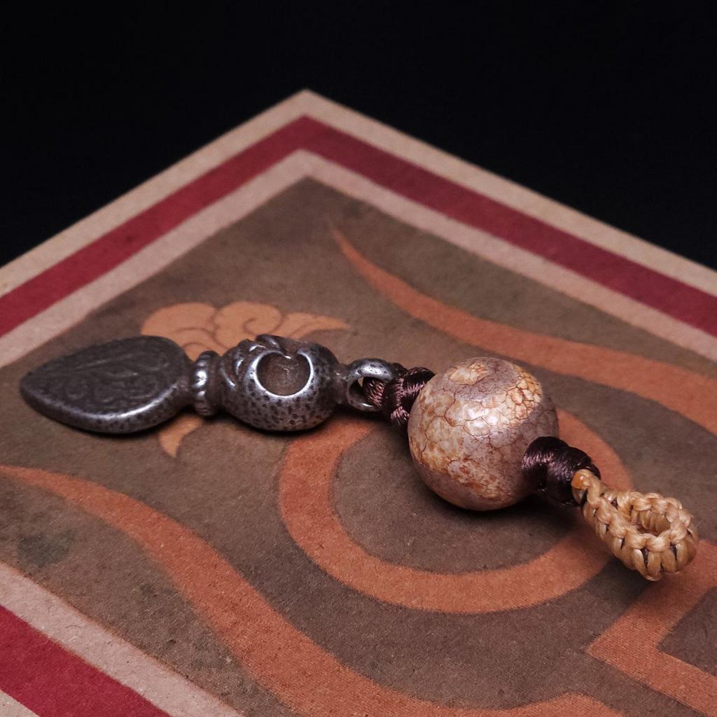 Тибетский амулет с дзи и пхурбой