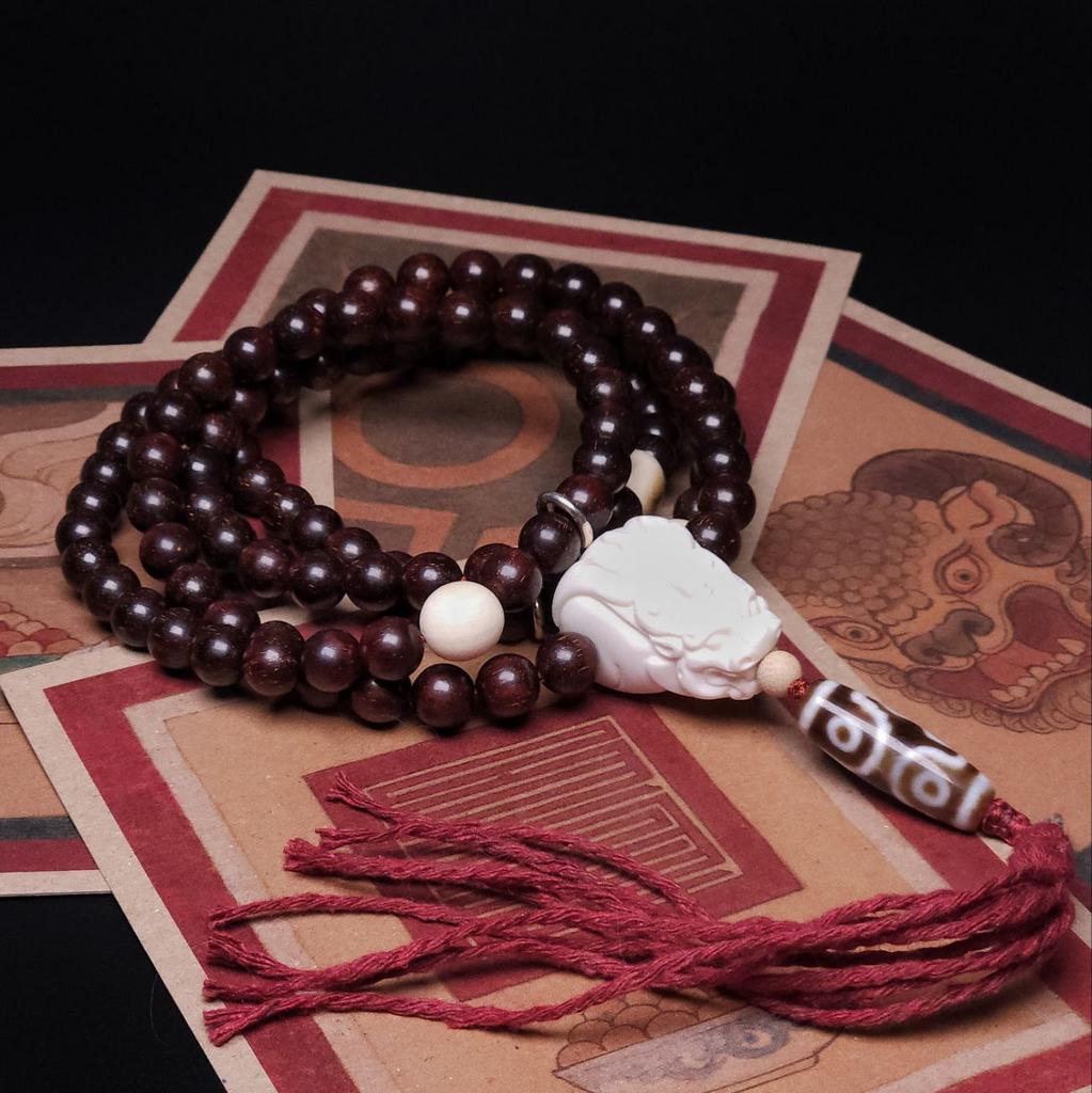 Сандаловые чётки с ПиЯо и бусиной дзи 7 глаз