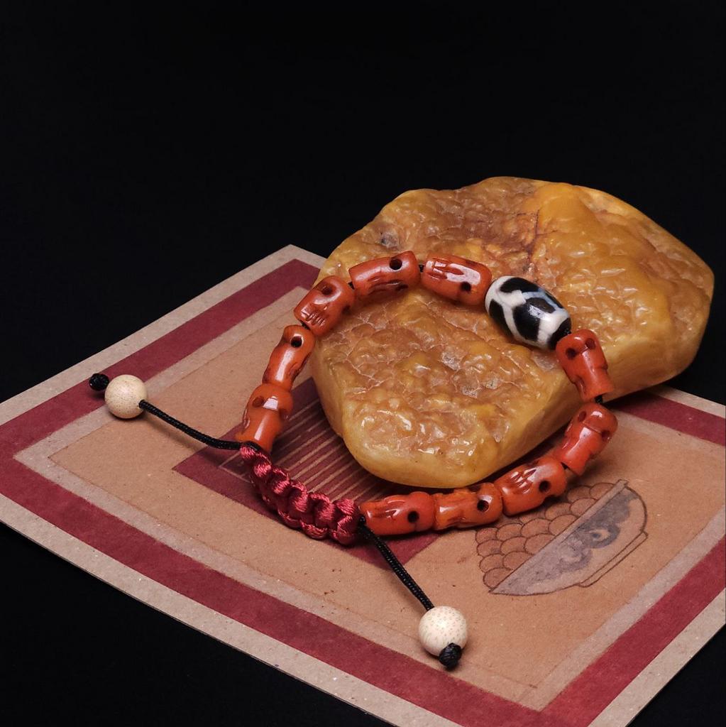 Браслет с черепами и Дзи Черепаха