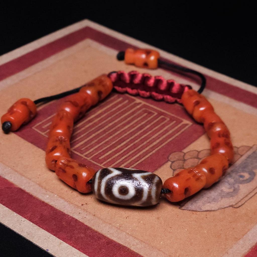 Браслет с черепами и дзи 3 глаза