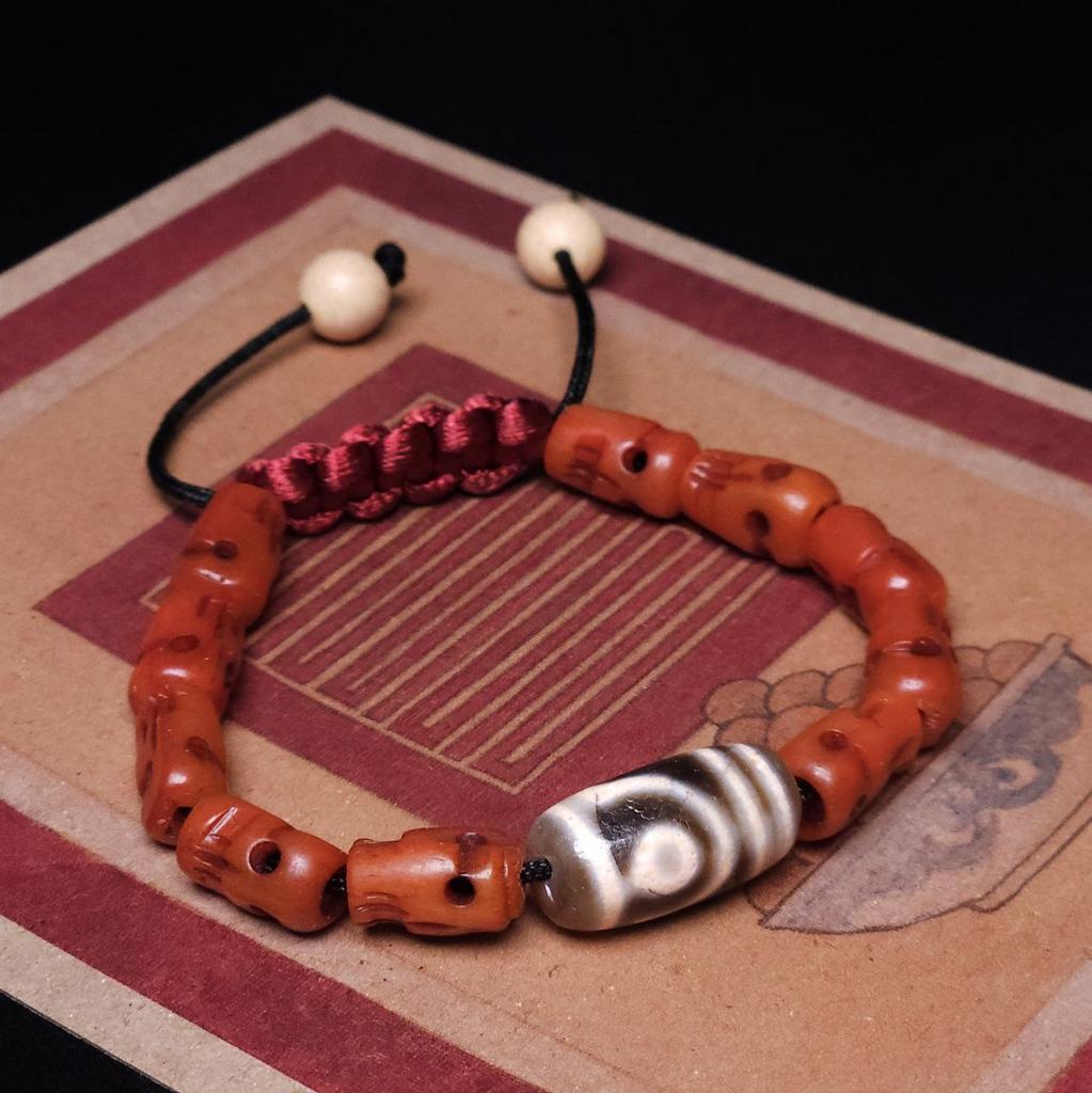 Браслет с черепами и бусиной дзи 2 глаза