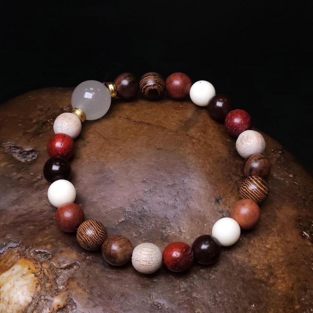 Браслет из цветных деревянных бусин N°1