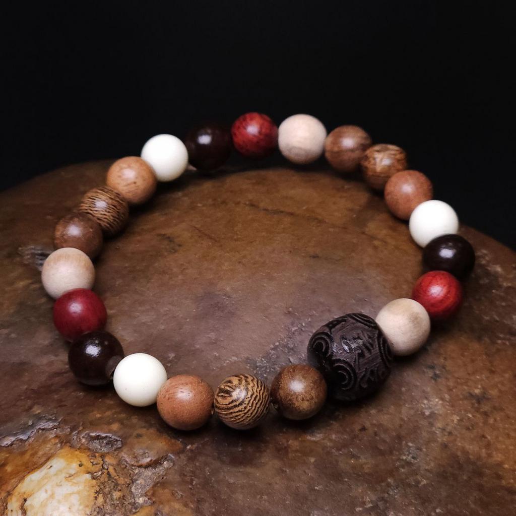 Браслет из цветных деревянных бусин N°2