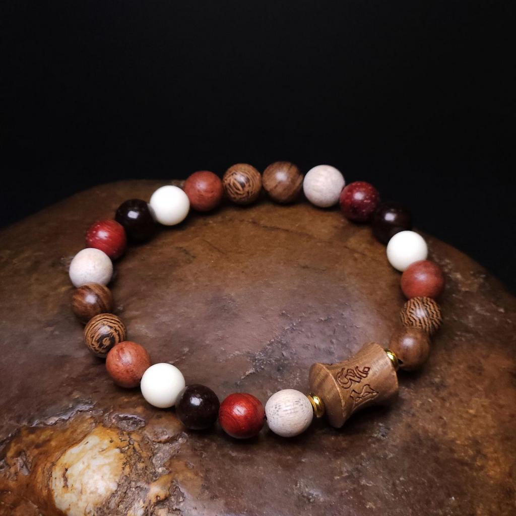 Браслет из цветных деревянных бусин N°3