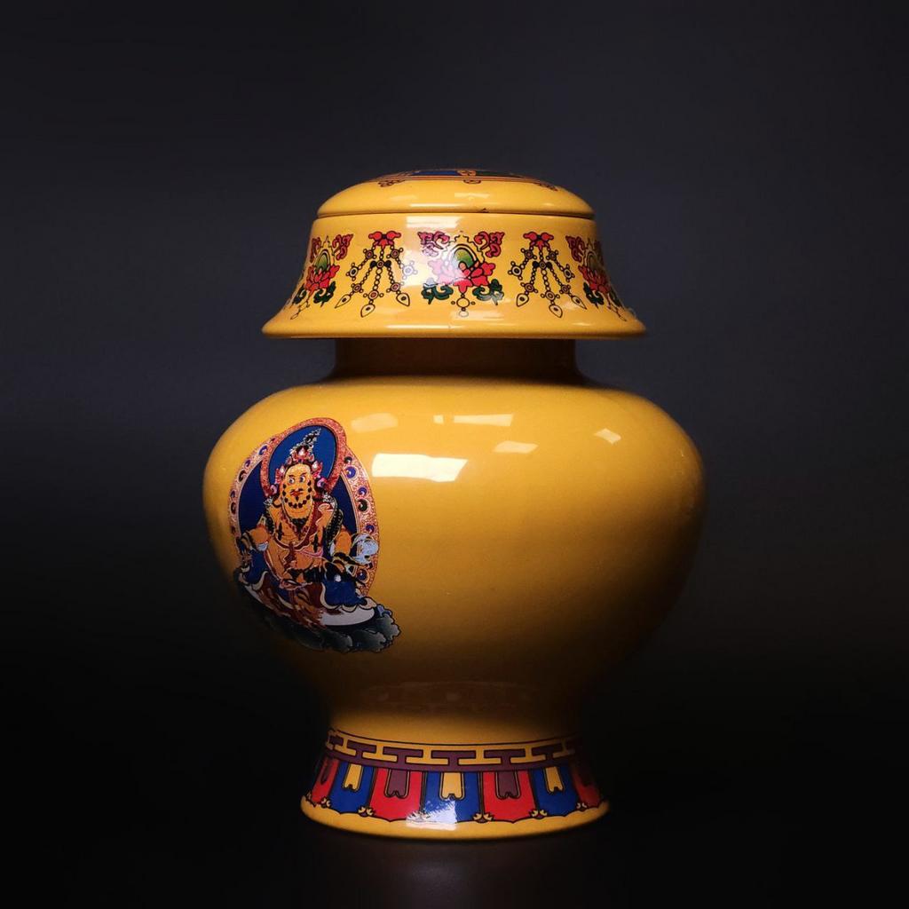 Ваза богатства Бумба с изображением Куберы