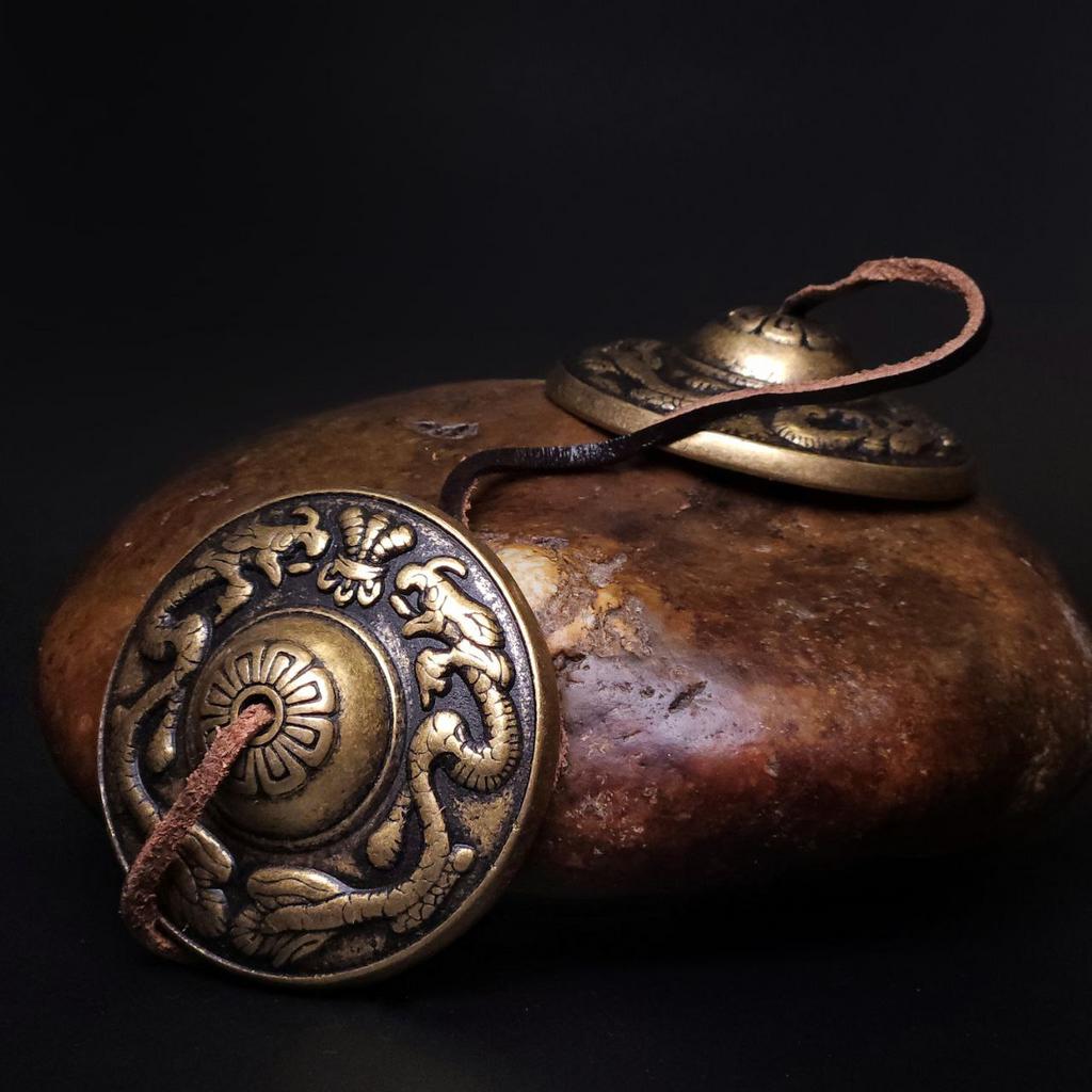 Караталы с драконами светлые