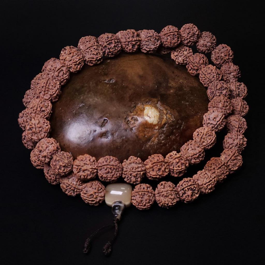 Чётки из шестиликой рудракши