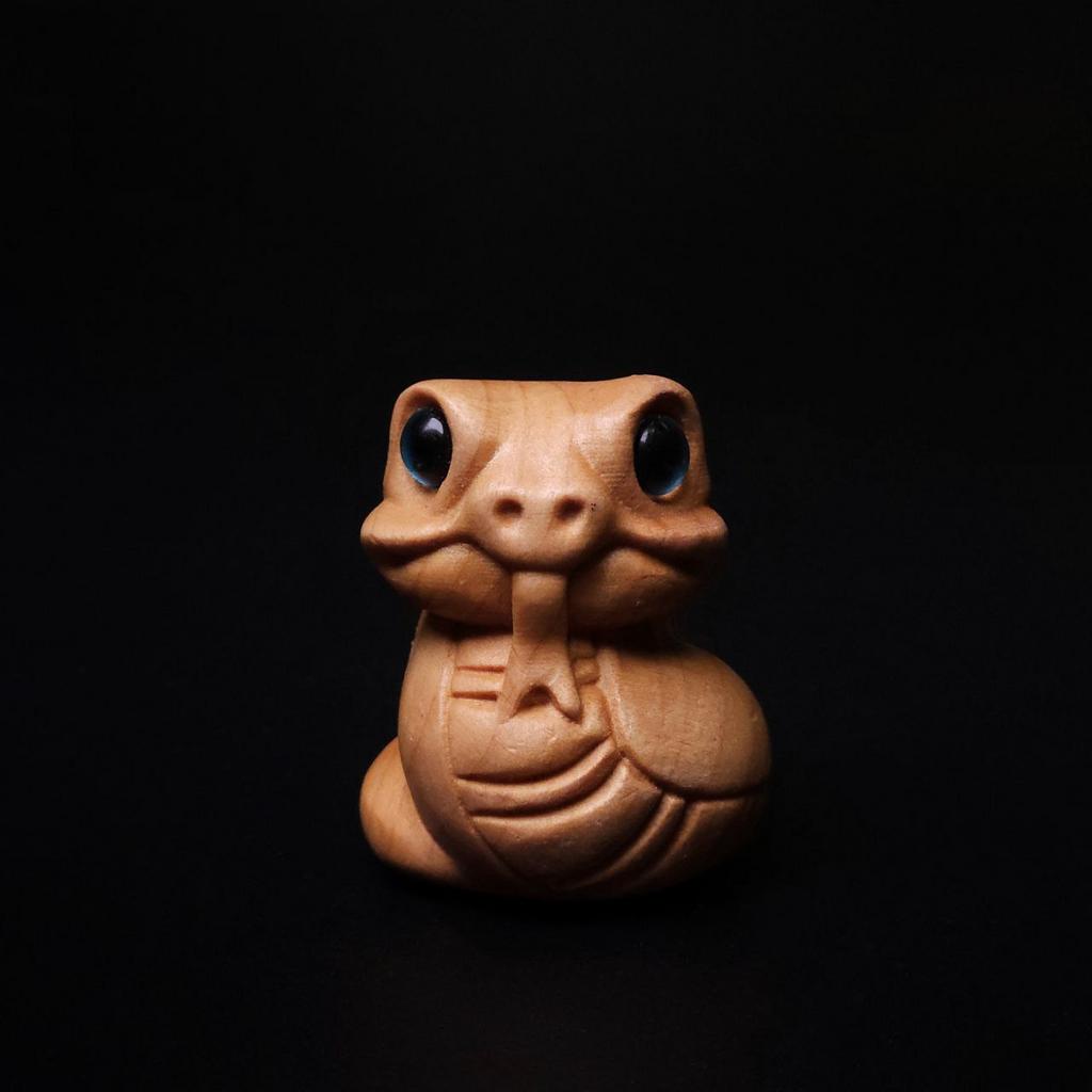 Фигурка из самшита Змейка