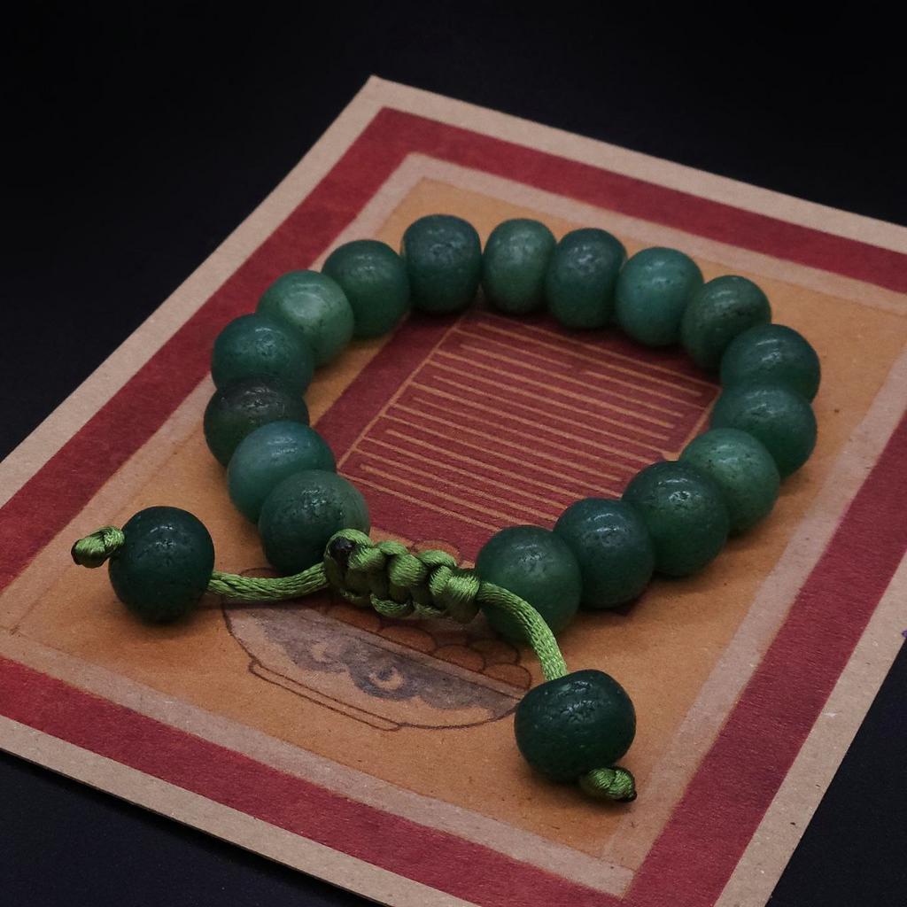 Браслет из зелёного старого агата