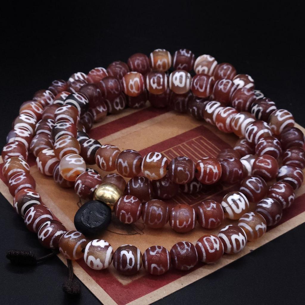 Чётки из бусин дзи Кубера 12 мм