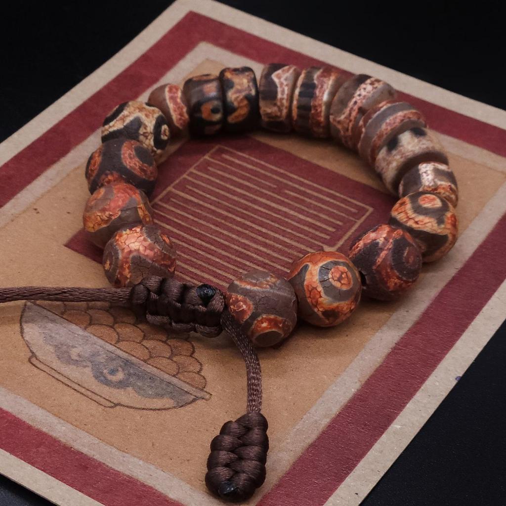 Браслет из сломанных бусин дзи и 3 глаза