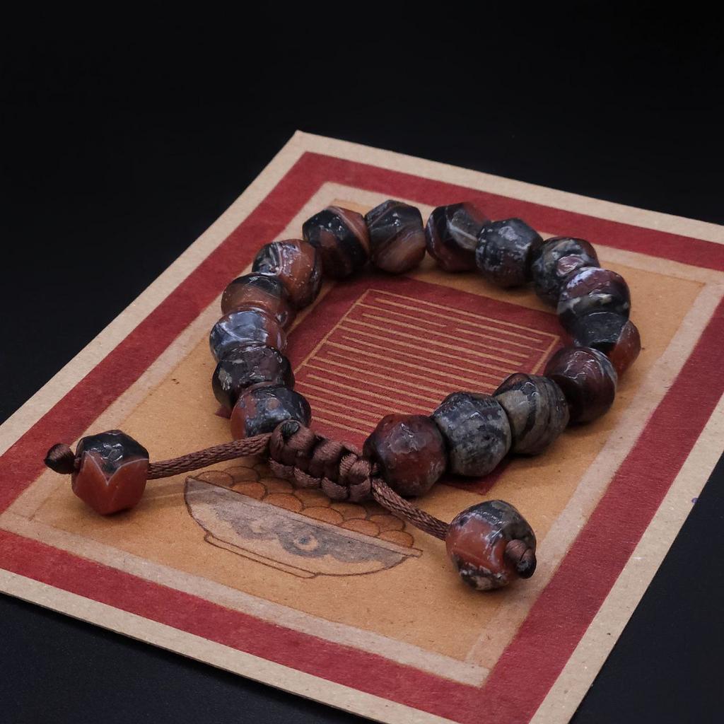 Браслет из гранёного старого агата