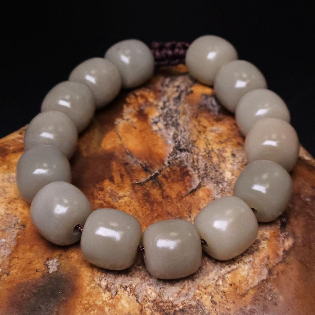 Браслет из крупного растительного нефрита