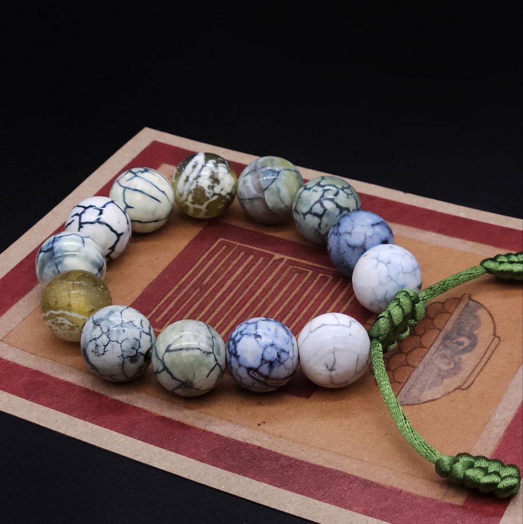 Браслет из голубого старого агата с кракелюром