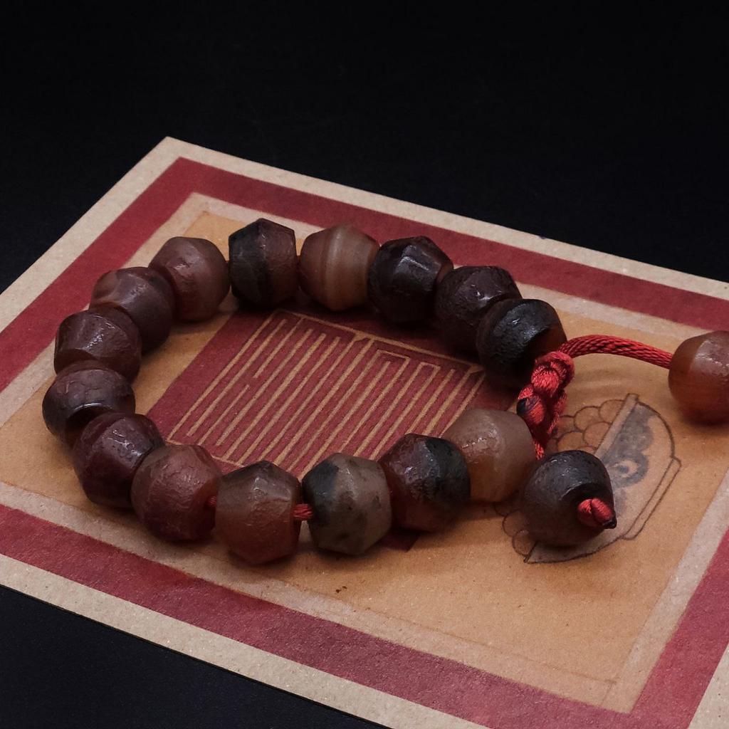 Браслет из гранёного старого агата N°2