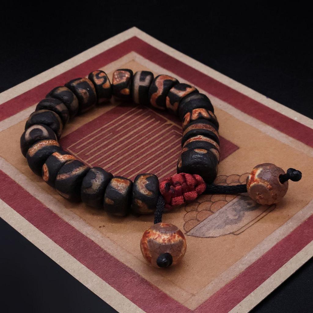 Браслет из рыжих сломанных бусин дзи N°2