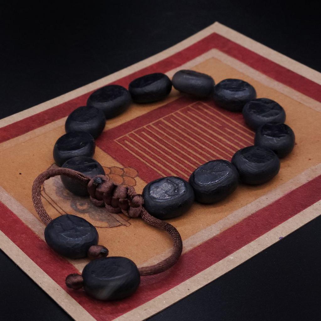 Браслет из черного старого агата