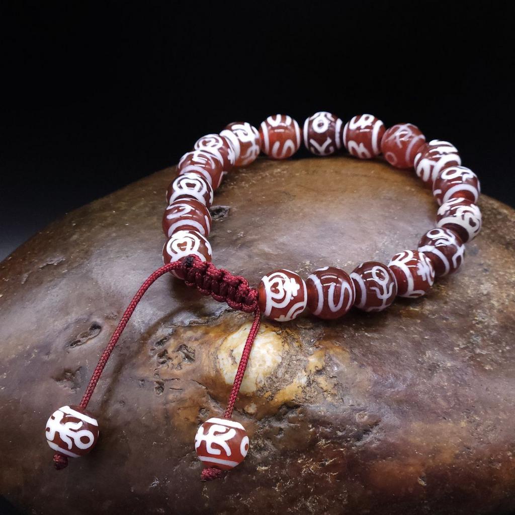 Браслет из красных бусин дзи 10 мм