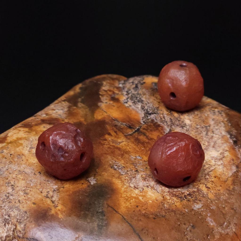 Гуру-бусина из старого агата граненая