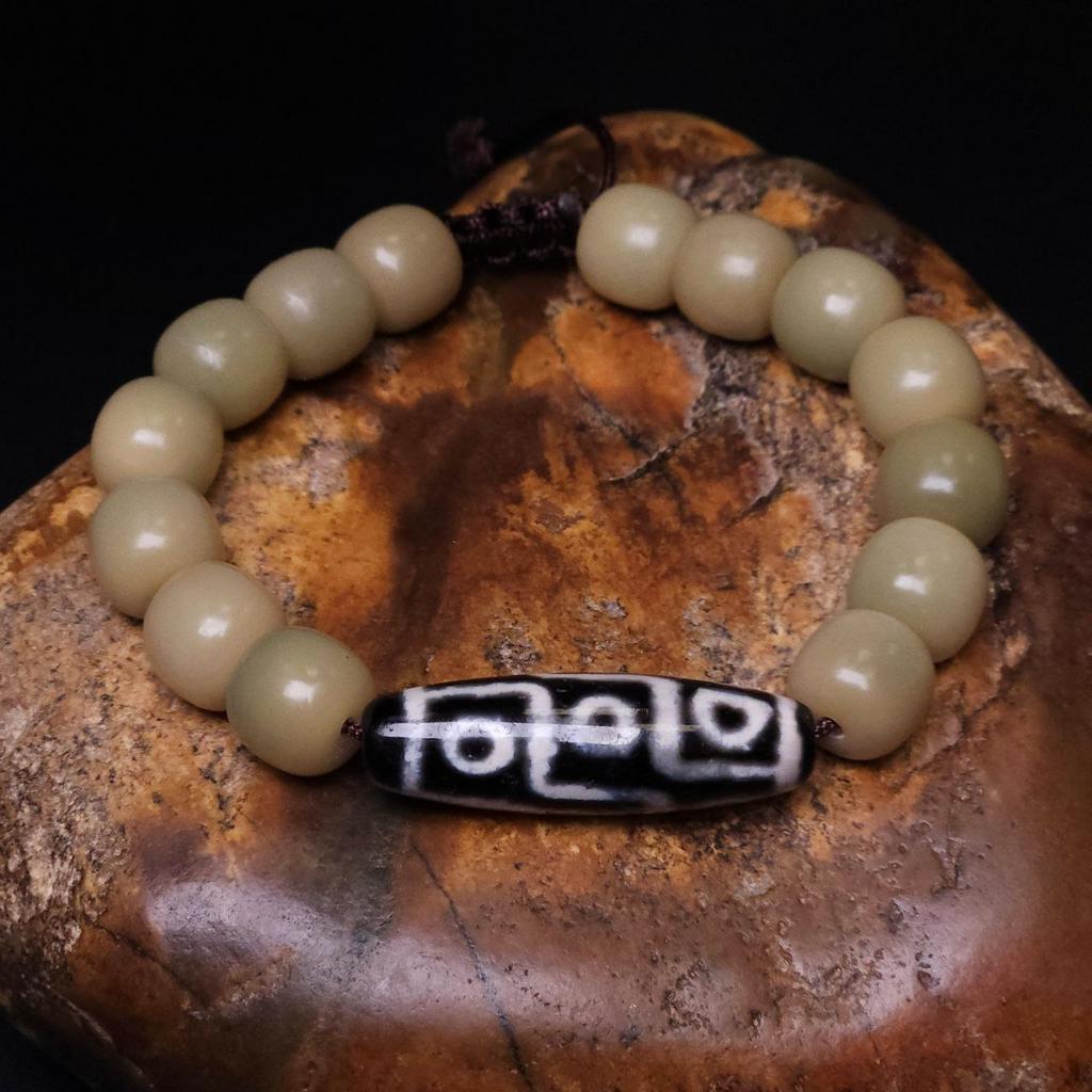 Браслет с бусиной дзи 9 глаз и растительным нефритом N°4