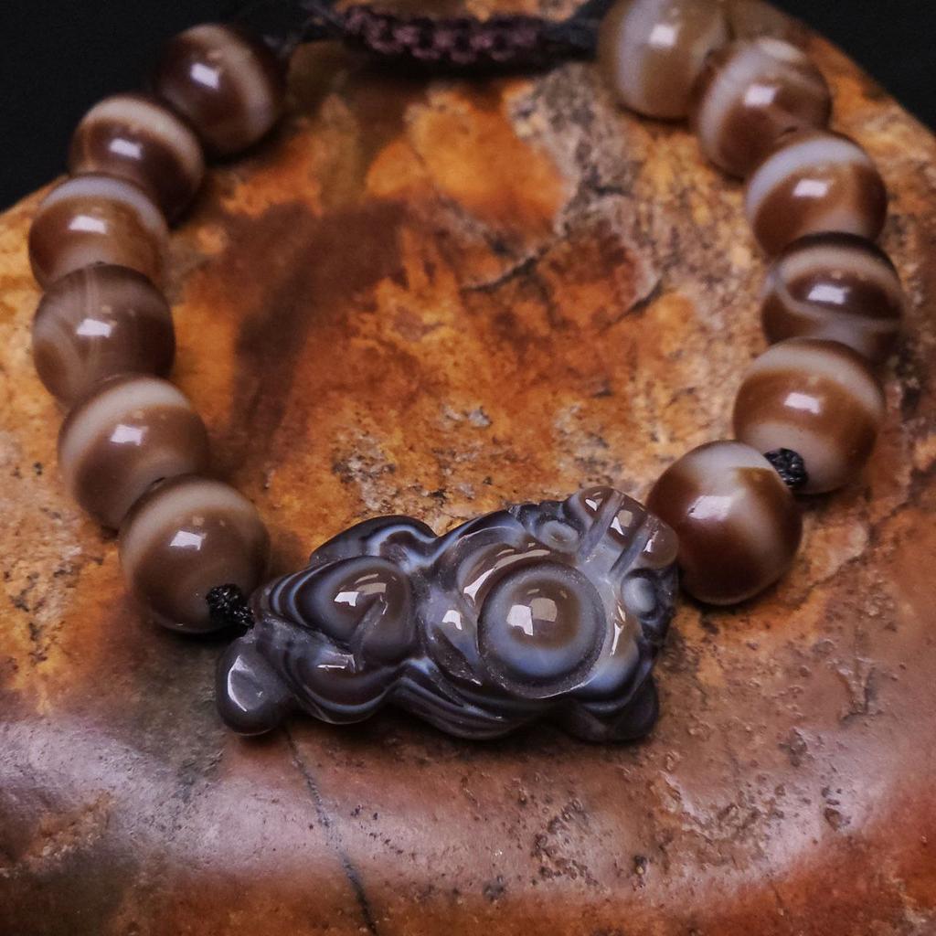 Браслет из бусин Дзи медицины с агатовым быком