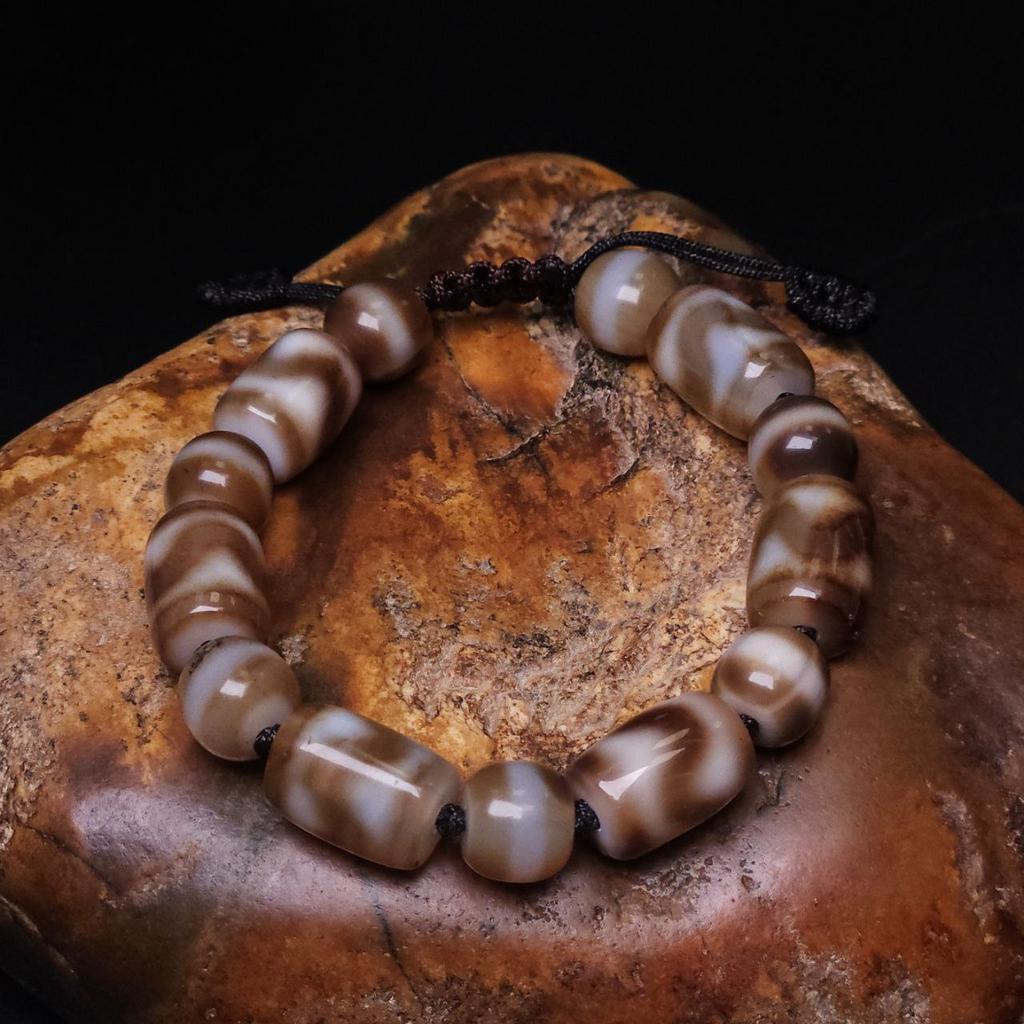 Браслет из бусин медицины и зубы тигра