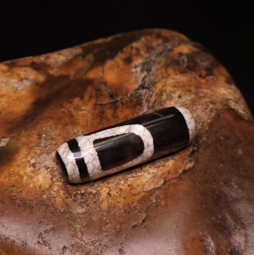 Бусина дзи 1 глаз и гора №15