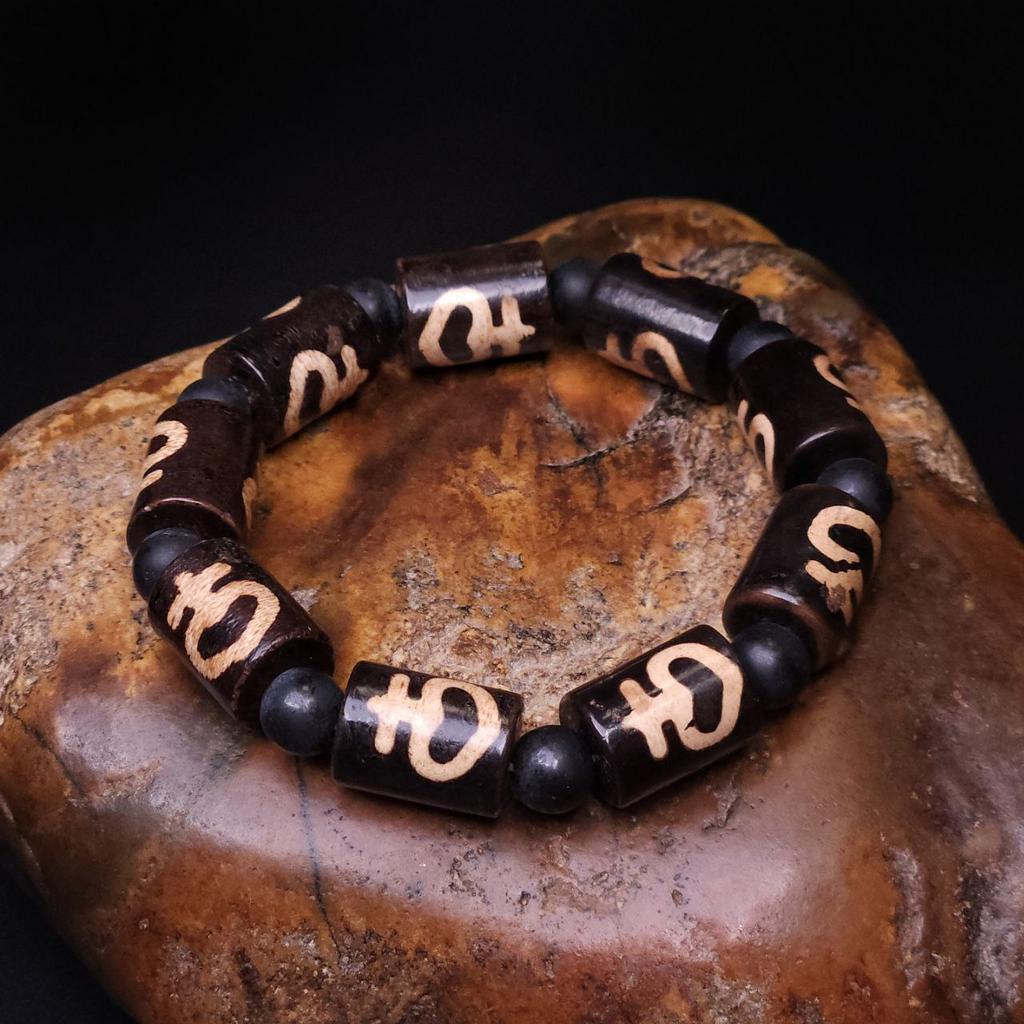 Браслет на резинке из бусин дзи Сосуд Долголетия