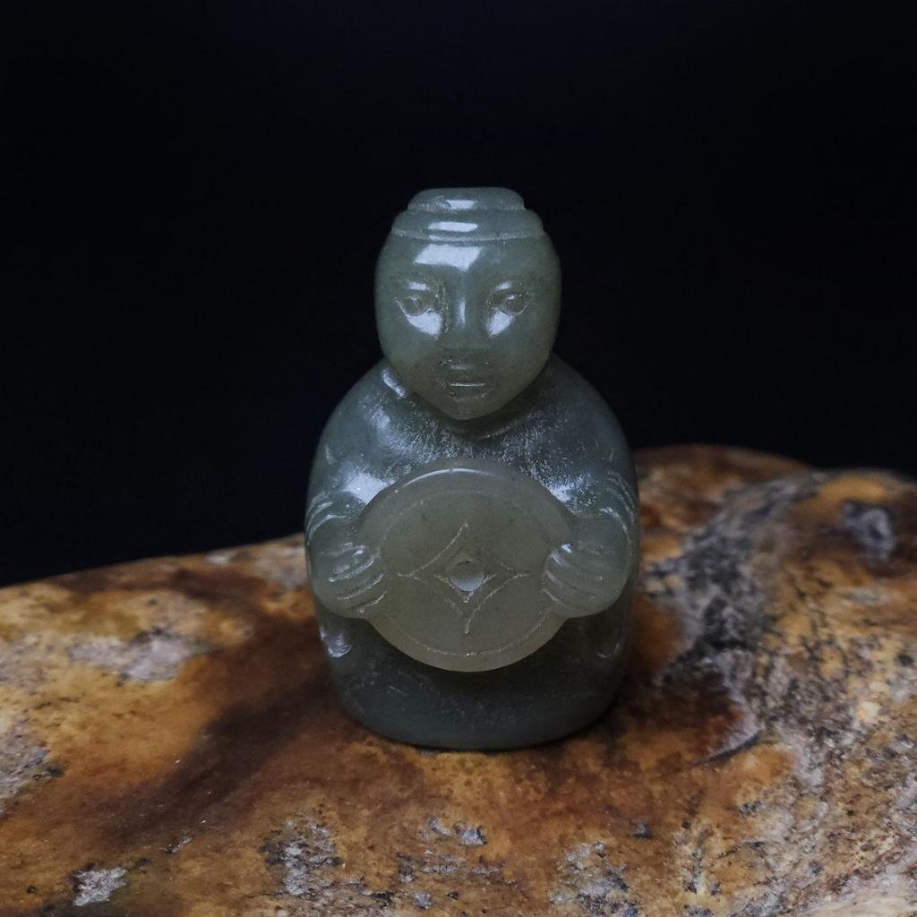 Фигурка предка нефритовая
