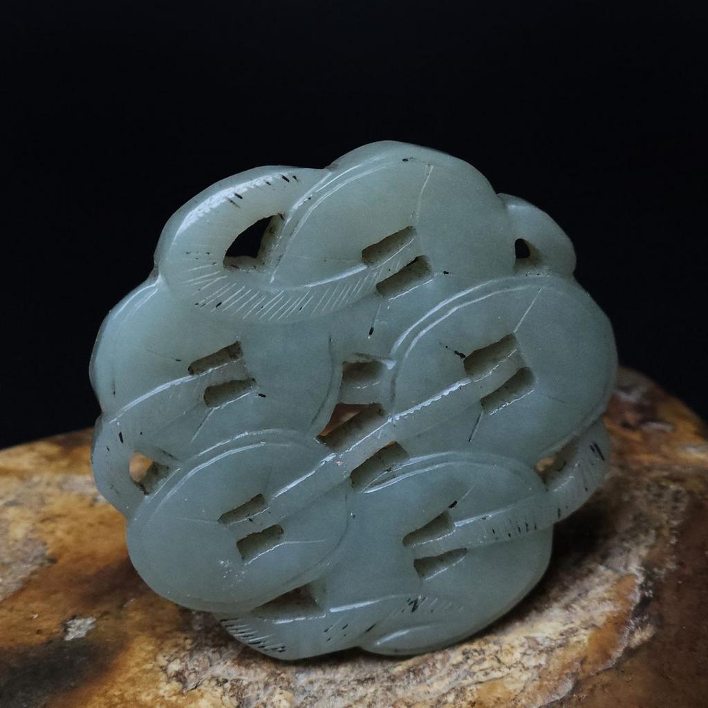 Подвеская из нефрита пять монет