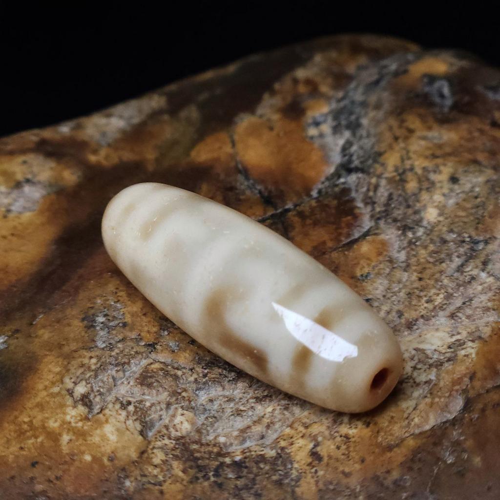 Бусина дзи шапка Падмасамбхавы N°3