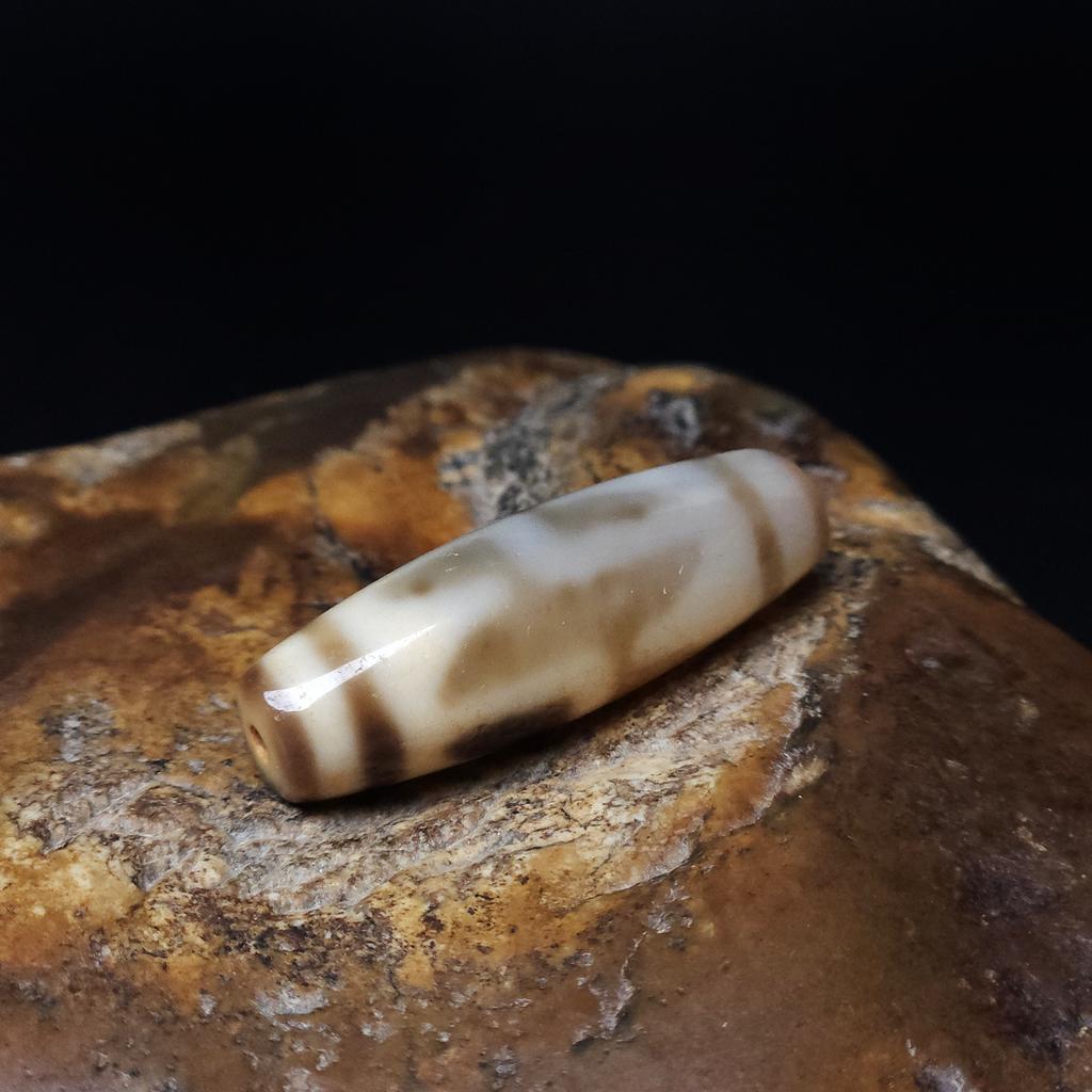 Бусина дзи шапка Падмасамбхавы N°4