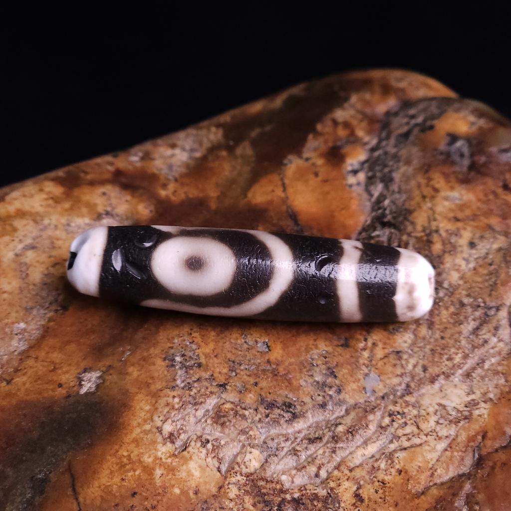 Старинная бусина Дзи 2 глаза N°192