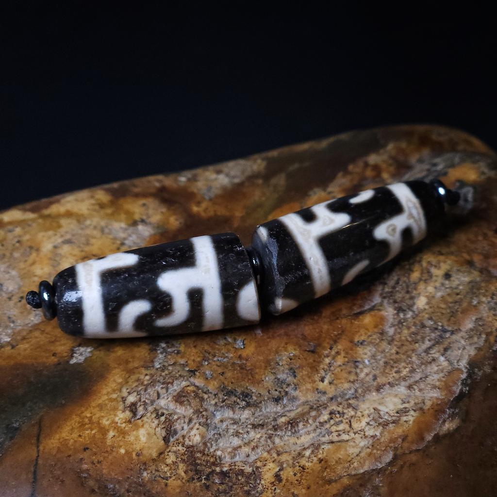 Сломанная Бусина Дзи 3 глаза и шапка Падмасамбхавы N°2