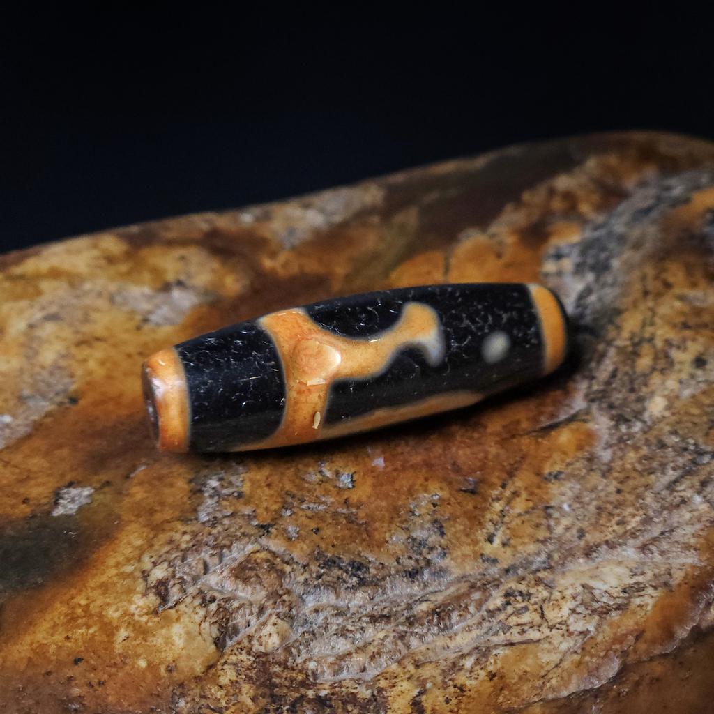 Бусина Дзи 2 глаза и тибетский слог Па