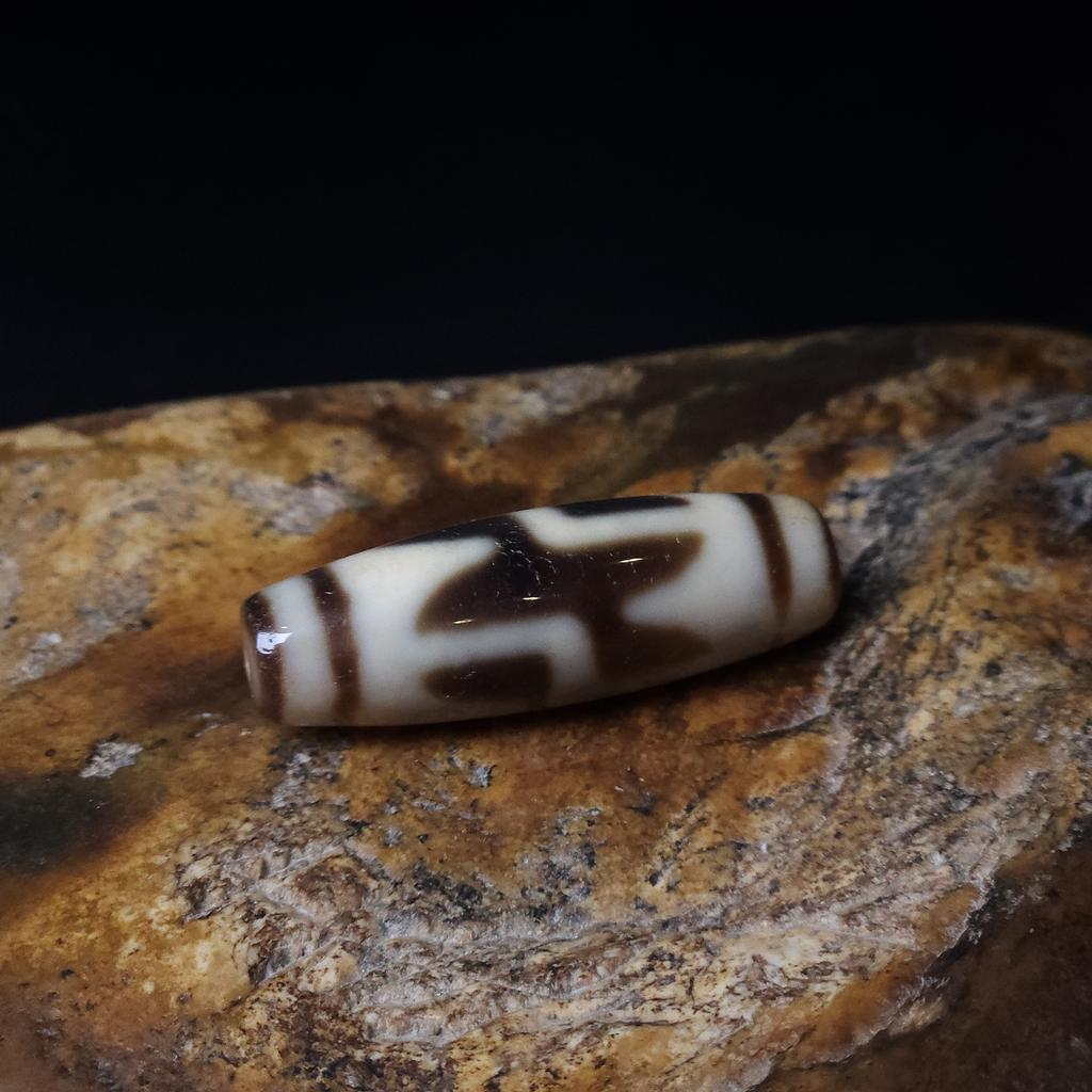 Бусина дзи шапка Падмасамбхавы N°5