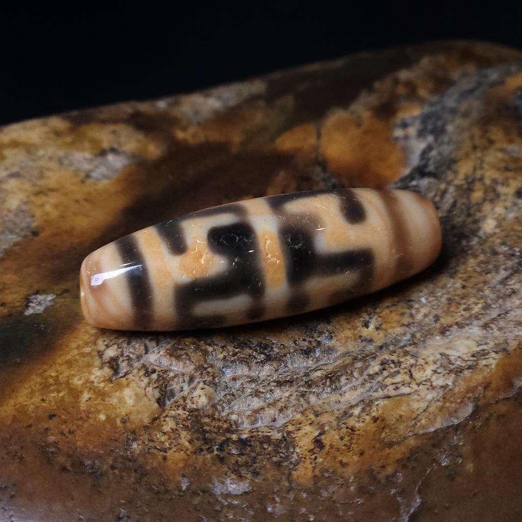 Бусина дзи шапка Падмасамбхавы N°6