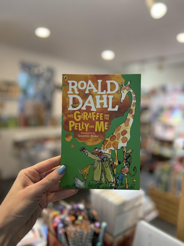 The Giraffe and the pelly and me/ Roald Dahl