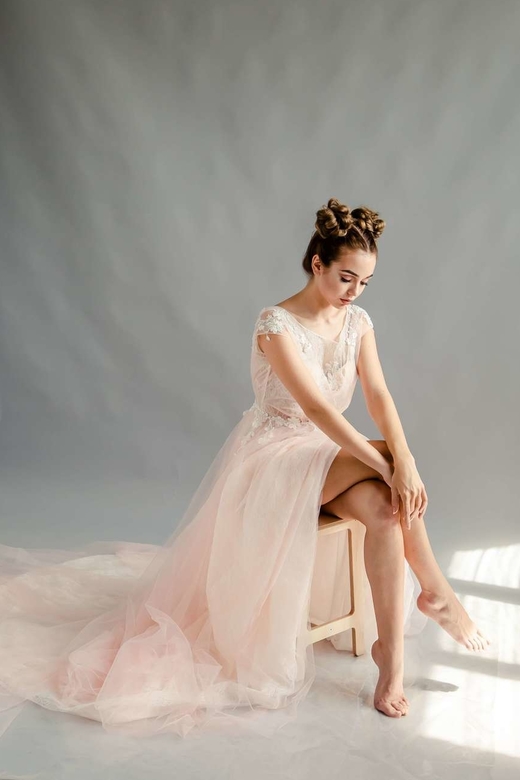 Нежное платье в розовом оттенке