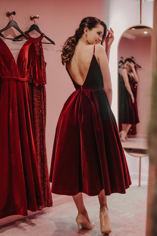 Бордовое бархатное миди платье